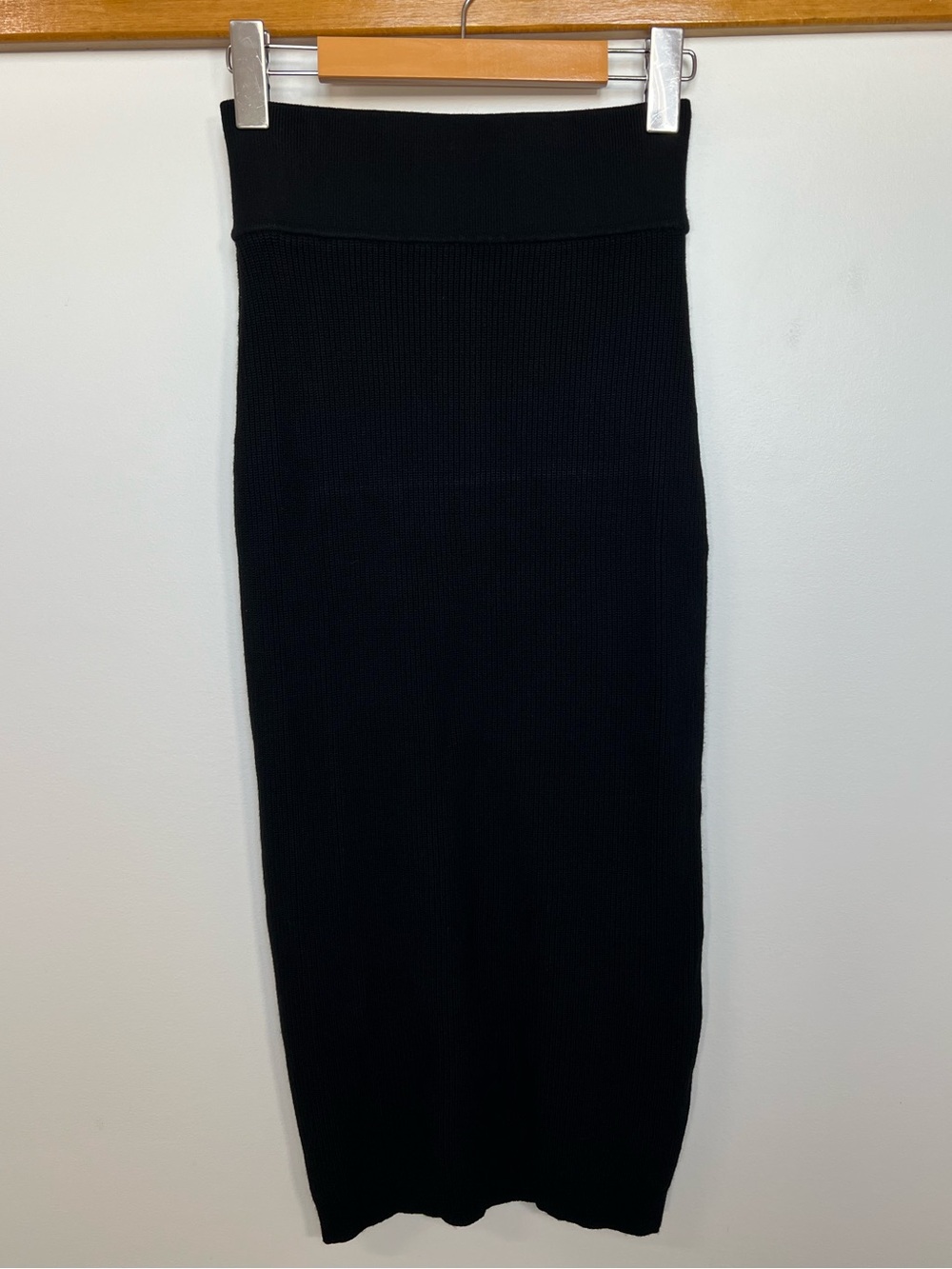 Wilfred Black Ribbed Knit Midi Skirt | M
